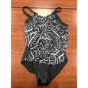 Beachy Trimshaper Bathing Suit Size 20W One Piece Black and White